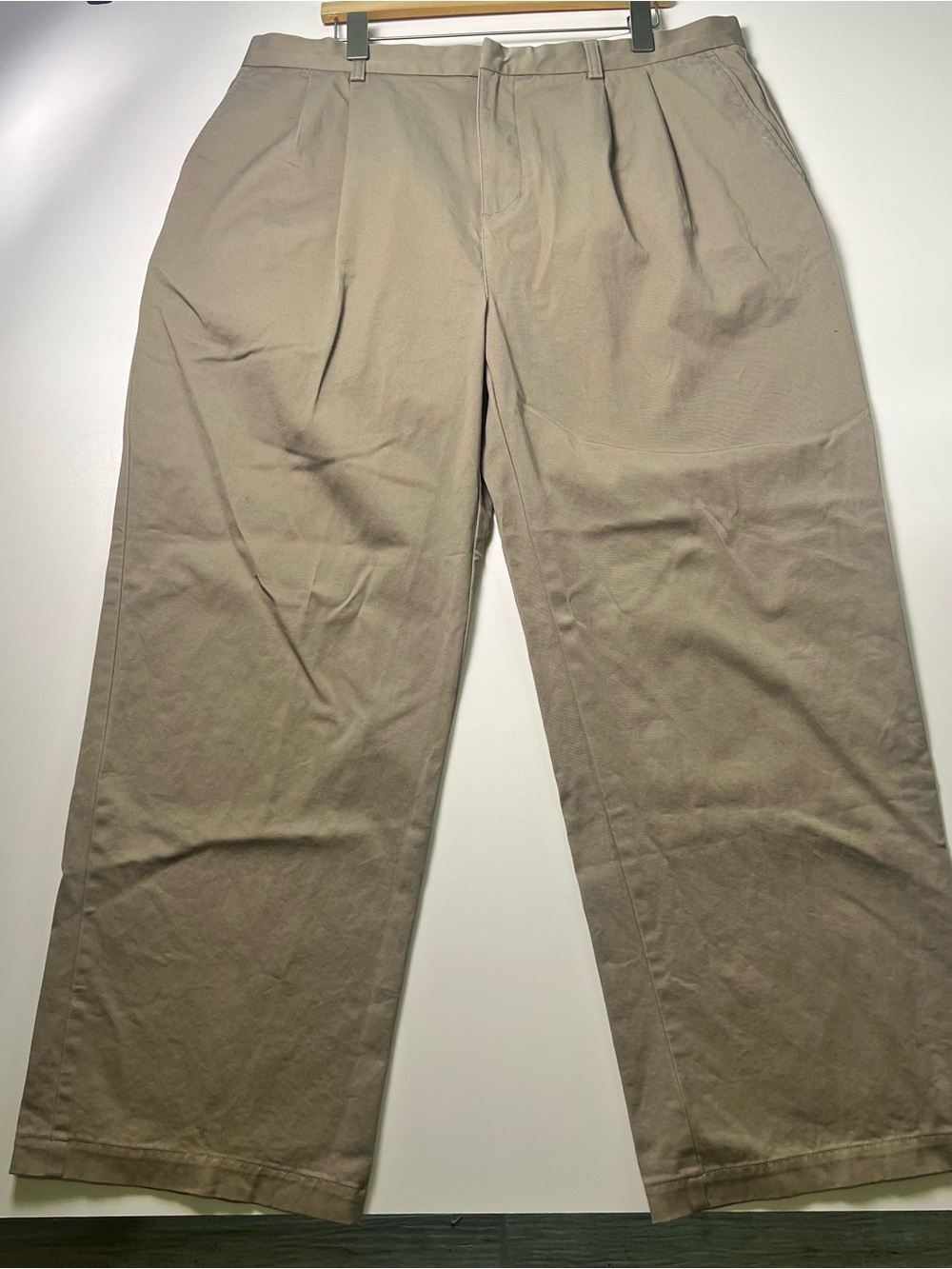 adidas Men’s Tan/Khaki Chino Pants Cotton Twill Straight Leg Stretch Pleated 40